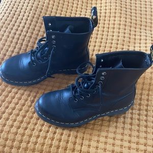 Dr. Martens, 1460 Combat Book, Black Leather, Size 8 US/ 39 EU
